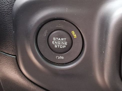Used 2018 Jeep Wrangler Sport AWD/4WD image 17