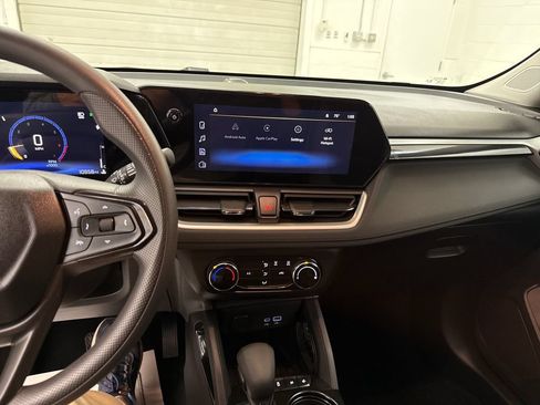 Used 2024 Chevrolet TrailBlazer LS w/ LS Convenience Package FWD image 16