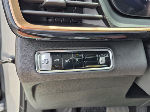 Used 2025 Buick Envision Avenir AWD/4WD image 31