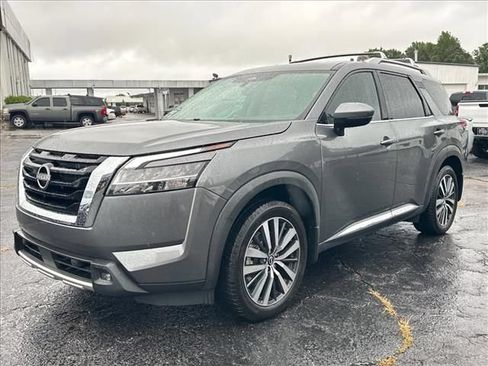 Used 2022 Nissan Pathfinder Platinum w/ Cargo Package FWD image 5