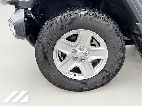 Used 2023 Jeep Gladiator Sport image 31