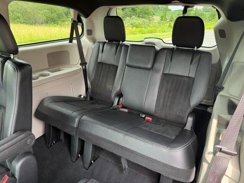 Used 2017 Dodge Grand Caravan SXT FWD image 22