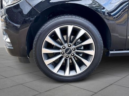 Used 2021 Lincoln Navigator Reserve w/ Luxury Package image 10