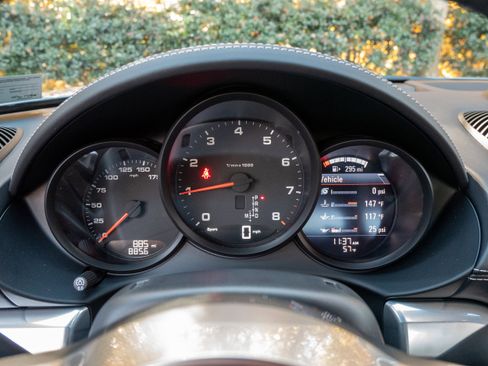 Used 2025 Porsche 718 Cayman image 19