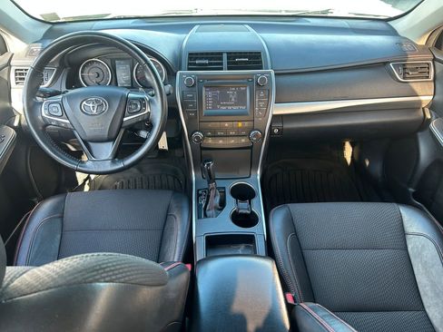 Used 2015 Toyota Camry image 28