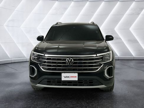 Used 2024 Volkswagen Atlas SE w/ Panoramic Sunroof Package FWD image 2