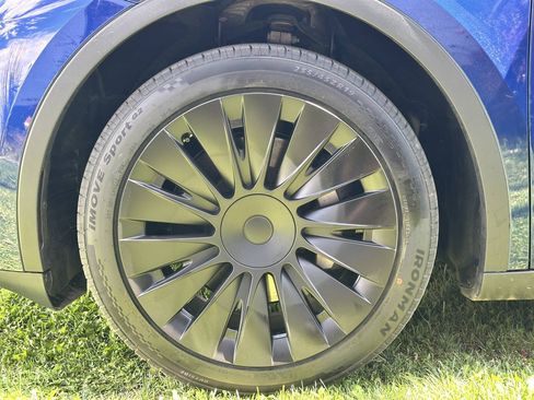 Used 2025 Tesla Model Y Long Range AWD/4WD image 14