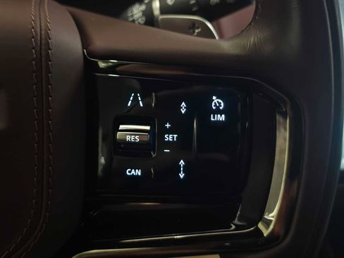 Used 2023 Land Rover Range Rover Sport SE Dynamic image 36