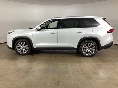 Used 2024 Toyota Grand Highlander AWD image 8