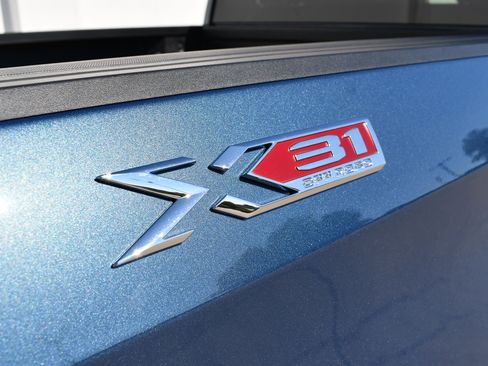 New 2026 GMC Sierra 1500 Elevation w/ LPO, Elevation Black Package image 11