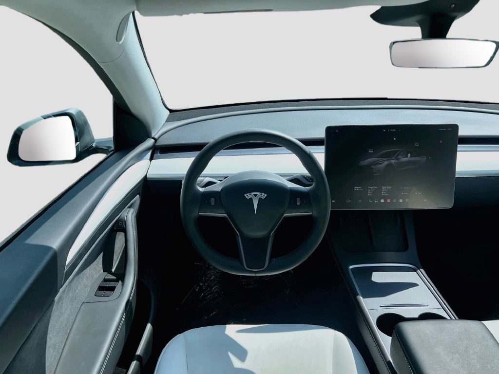 Used 2025 Tesla Model Y Long Range RWD image 21