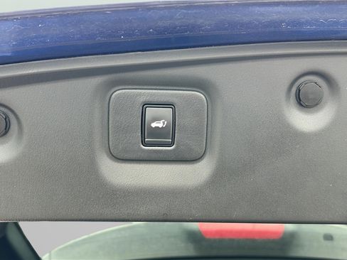 Used 2020 Nissan Pathfinder SL AWD/4WD image 19