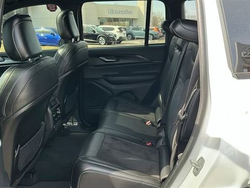 Used 2023 Jeep Grand Cherokee Altitude image 22