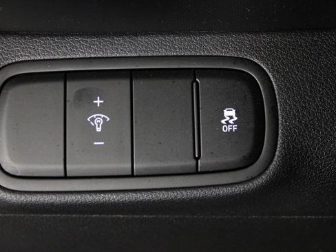 Certified 2025 Hyundai Venue SEL FWD image 25