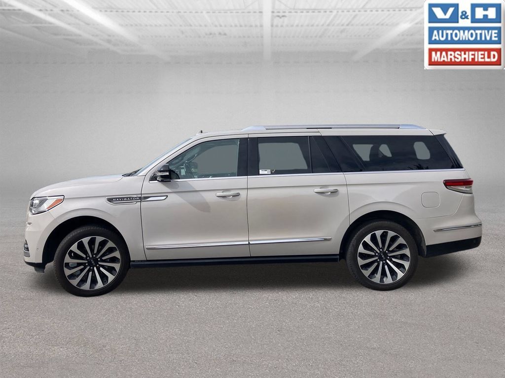 Used 2024 Lincoln Navigator L Reserve w/ Equipment Group 201A AWD/4WD image 8