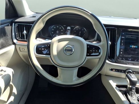 Used 2020 Volvo S60 T5 Momentum w/ Protection Package Premier FWD image 8