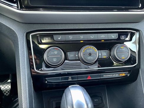 Used 2022 Volkswagen Atlas Cross Sport SE w/ Panoramic Sunroof Package image 15