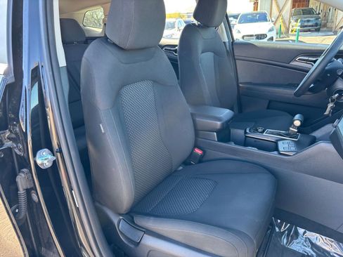 Used 2025 Kia Sportage LX image 35