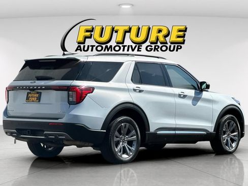 Certified 2025 Ford Explorer Active w/ Active Comfort Package AWD/4WD image 3