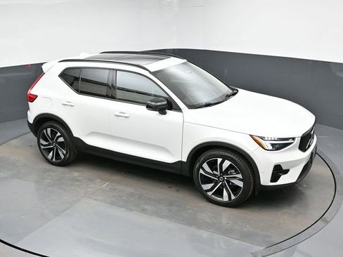 Used 2023 Volvo XC40 B5 Plus w/ Driver Assist Package image 36