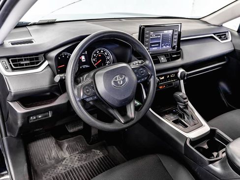 Used 2021 Toyota RAV4 LE FWD image 9