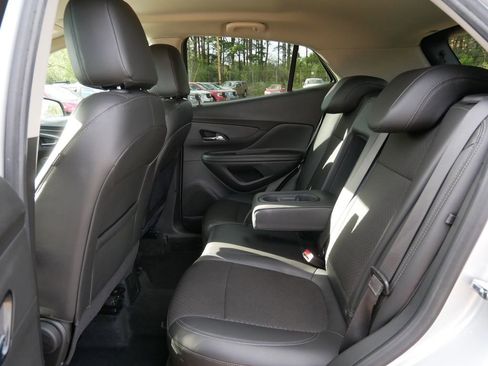 Used 2021 Buick Encore Preferred FWD image 11
