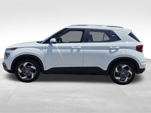 Used 2025 Hyundai Venue SEL FWD image 11