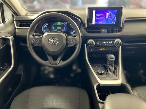 Used 2025 Toyota RAV4 XLE AWD/4WD image 24