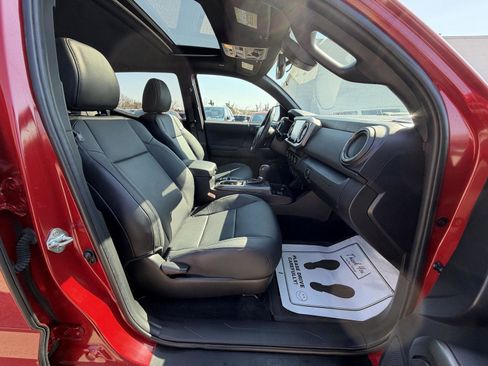 Used 2022 Toyota Tacoma TRD Off-Road w/ TRD Premium Off Road Package image 24