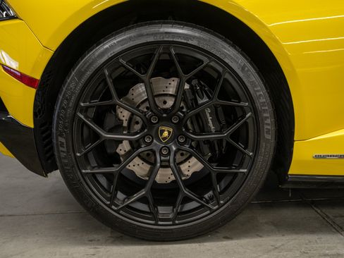 Used 2021 Lamborghini Huracan EVO RWD image 10