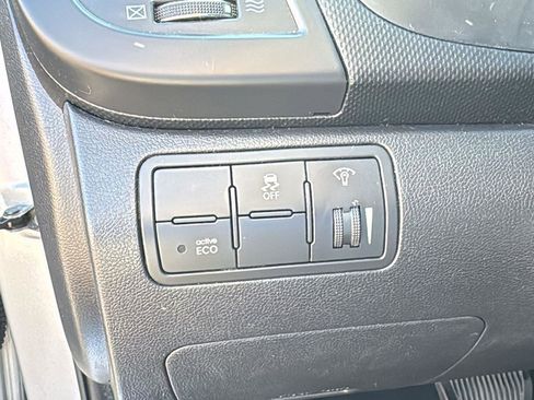 Used 2012 Hyundai Accent GS image 9