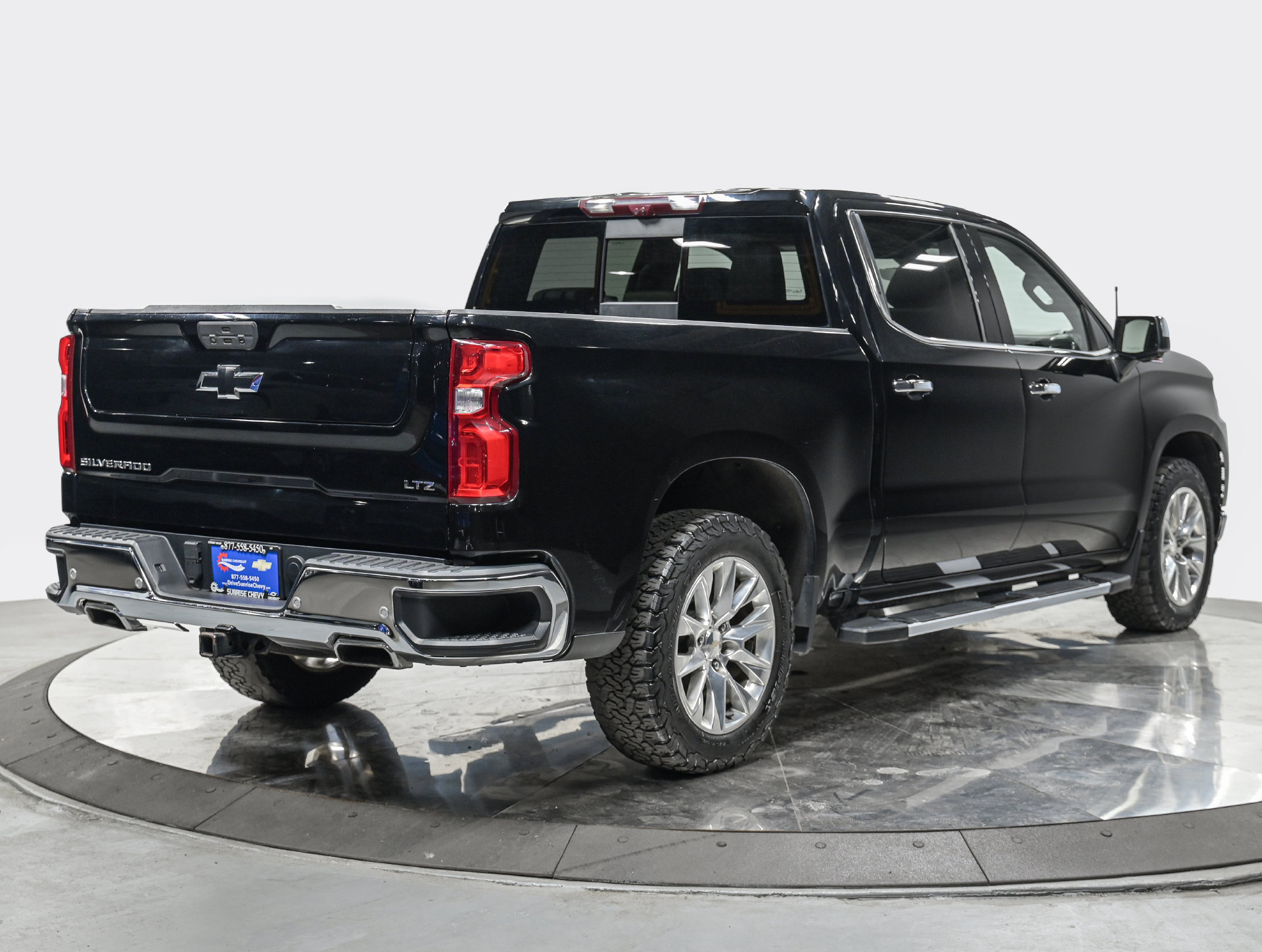 Used 2022 Chevrolet Silverado 1500 LTZ w/ LTZ Premium Package AWD/4WD image 7