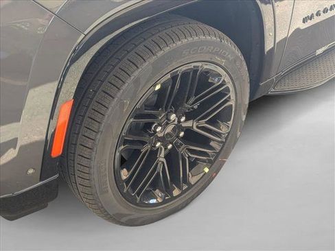New 2025 Jeep Wagoneer Series II w/ Convenience Group I image 10