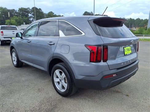 Used 2021 Kia Sorento LX image 4