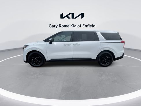 Used 2025 Kia Carnival FWD image 5