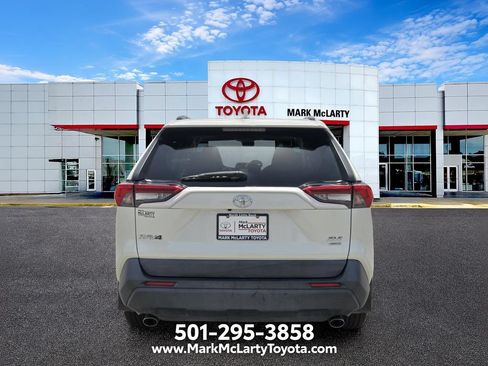 Used 2021 Toyota RAV4 XLE Premium AWD/4WD image 4
