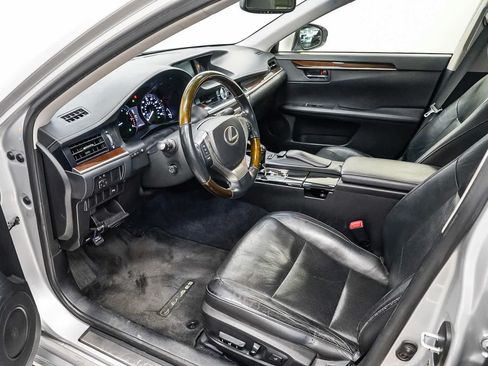 Used 2013 Lexus ES 350 w/ Luxury Pkg FWD image 18