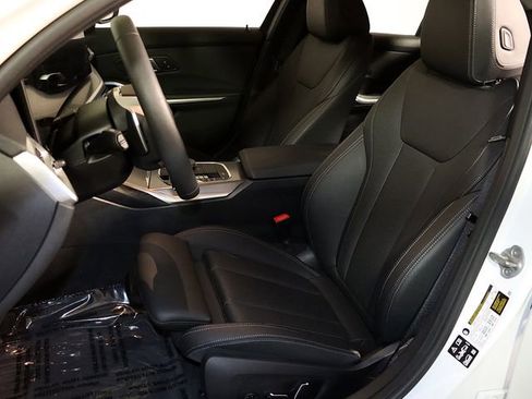 Used 2025 BMW 330i xDrive Sedan image 4