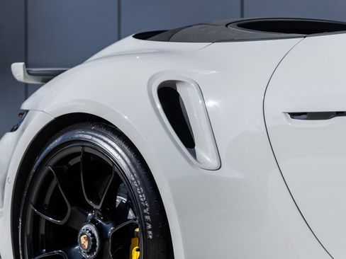 Certified 2022 Porsche 911 Turbo S w/ 911 Turbo Sportdesign Package image 24