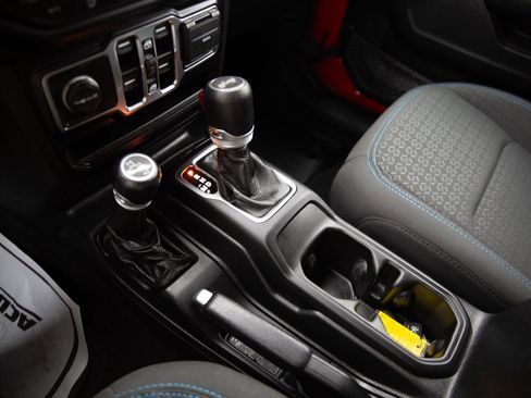 Used 2021 Jeep Wrangler Unlimited Islander image 15