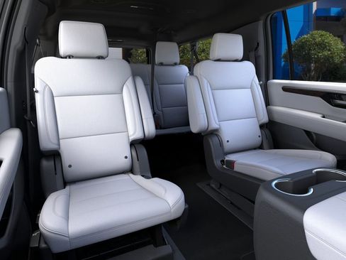 New 2026 Chevrolet Suburban Premier RWD image 17