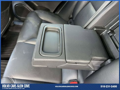 Used 2022 Volvo XC60 B5 Momentum w/ Climate Package image 10