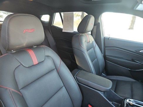 Used 2024 Chevrolet Trax RS w/ Sunroof Package image 12