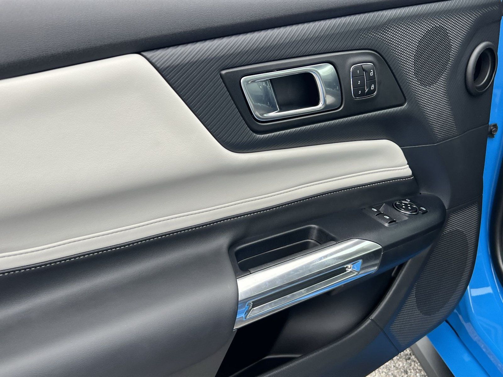 Used 2025 Ford Mustang GT Premium RWD image 15