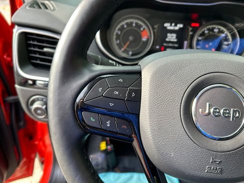 Used 2021 Jeep Cherokee Latitude Plus AWD/4WD image 21