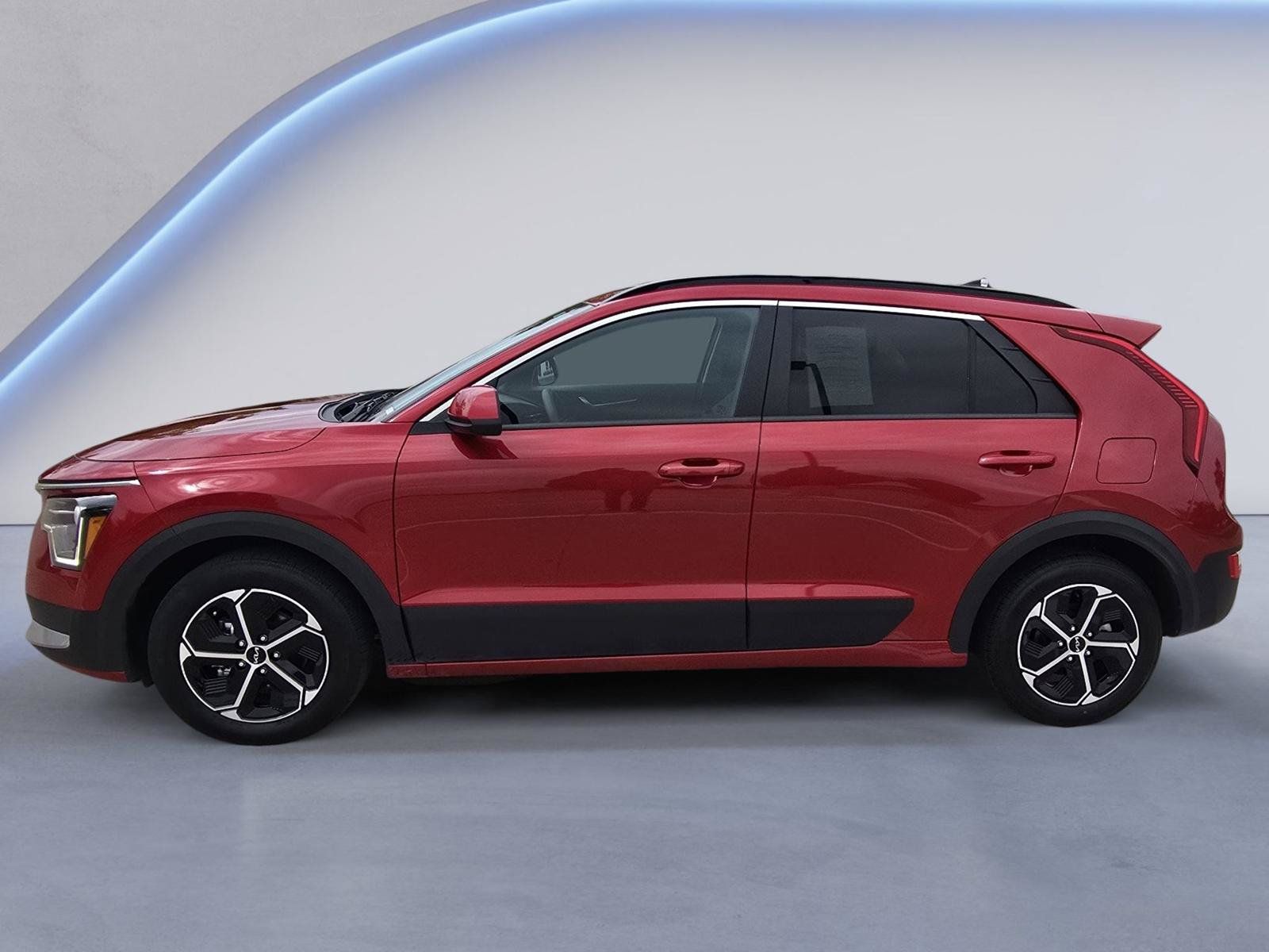 Used 2025 Kia Niro LX FWD image 2