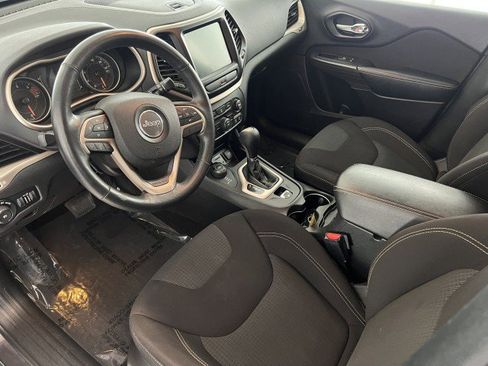 Used 2016 Jeep Cherokee Latitude w/ Cold Weather Group image 11