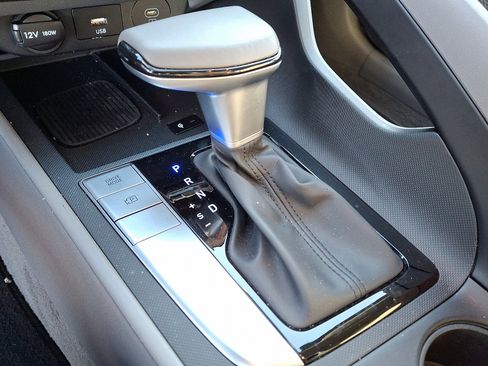 Certified 2025 Hyundai Elantra Sport image 15