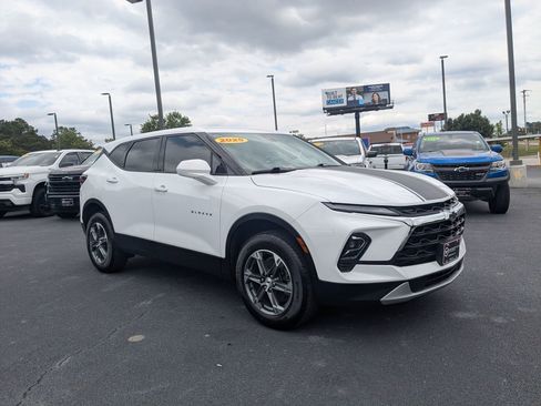 Used 2025 Chevrolet Blazer LT w/ Driver Confidence Package FWD image 3