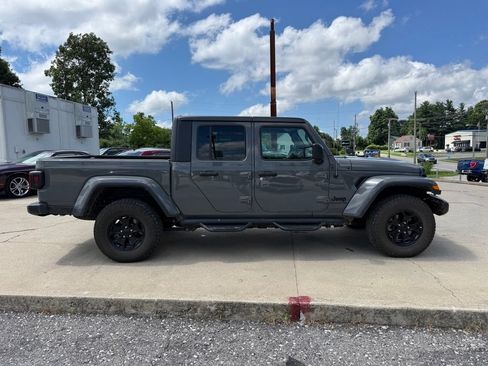 Used 2021 Jeep Gladiator Sport AWD/4WD image 5